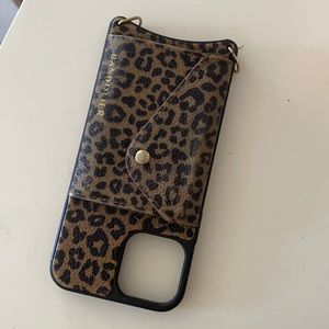 Bandolier case 12 pro Gia leopard pebble leather